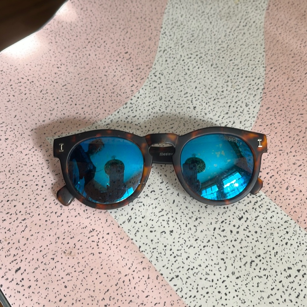 Illesteva sunglasses- scratched lenses